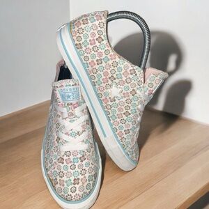 Women’s Converse One Star Floral Flower 🌸  Earth Tone Size 9